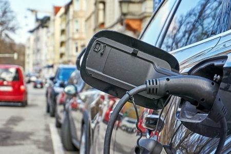 کاهش قیمت خودروهای برقی با مشوق‌های وزارت صمت