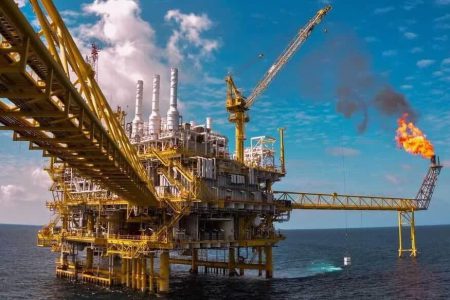 ۱۸ طرح تعمیرات زیرساخت‌های صادرات نفت در خارگ در مرحله تشریفات مناقصه