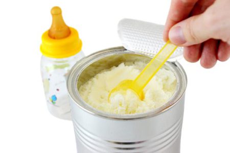 تناقض مسئولان درباره مهم‌ترین ماده خوراکی نوزادان، شیرخشک هست اما نیست!