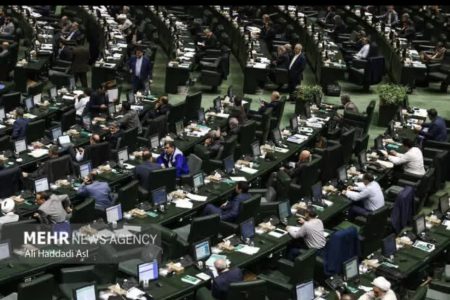 عرضه خودرو در بورس کالا به دلیل وجود محدودیت، قیمت‌ها را متعادل نمی‌کند