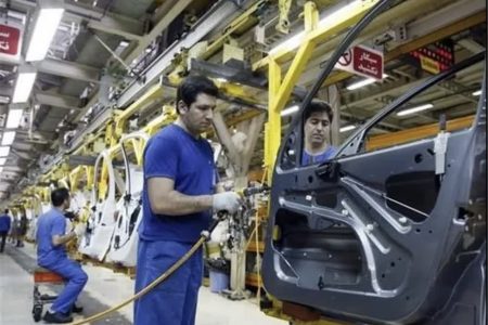 تلاش خودروسازان برای خروج از قیمت‌گذاری دستوری