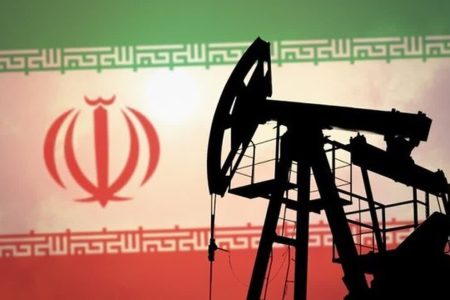 احتمال ۳ رقمی شدن قیمت نفت با کشیده شدن دامنه جنگ به خلیج‌فارس و تنگه‌‌هرمز