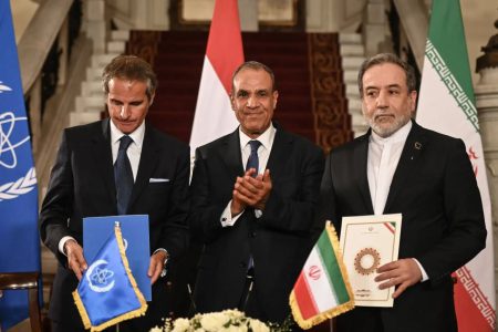 توپ مذاکره ایران و آمریکا در زمین ترامپ!