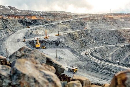 سیاست‌گذاری‌های کلان در بخش معدن و فولاد به بخش‌خصوصی سپرده شود